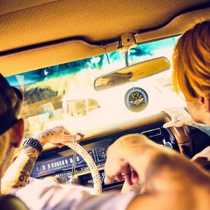 带土抓住玖辛奈的头发
